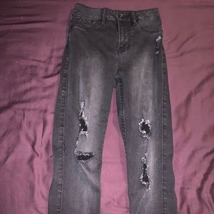 NWOT Blackheart Distressed Jeggings